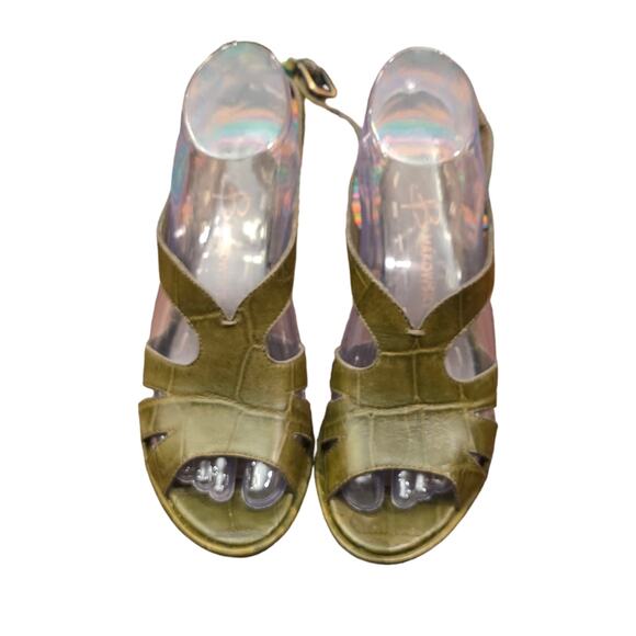 B.Makowsky Green‎ Leather Croc Cone Heel Sandals Women's Size 5.5 - Picture 1 of 7